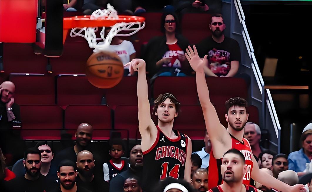 火箭终结3连败！杜兰特两记暴扣杀死比赛，申京轰23+11，小贾回暖