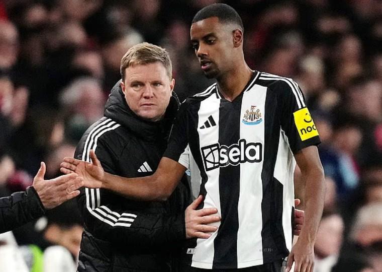 埃迪-豪谈伊萨克：我们关系曾非常好，在他罢训后发生了变化