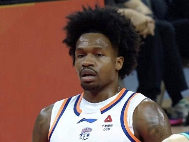 开云登录入口地址-张镇麟22分上海40分大胜广东，上海目标冠军广东已经含糊