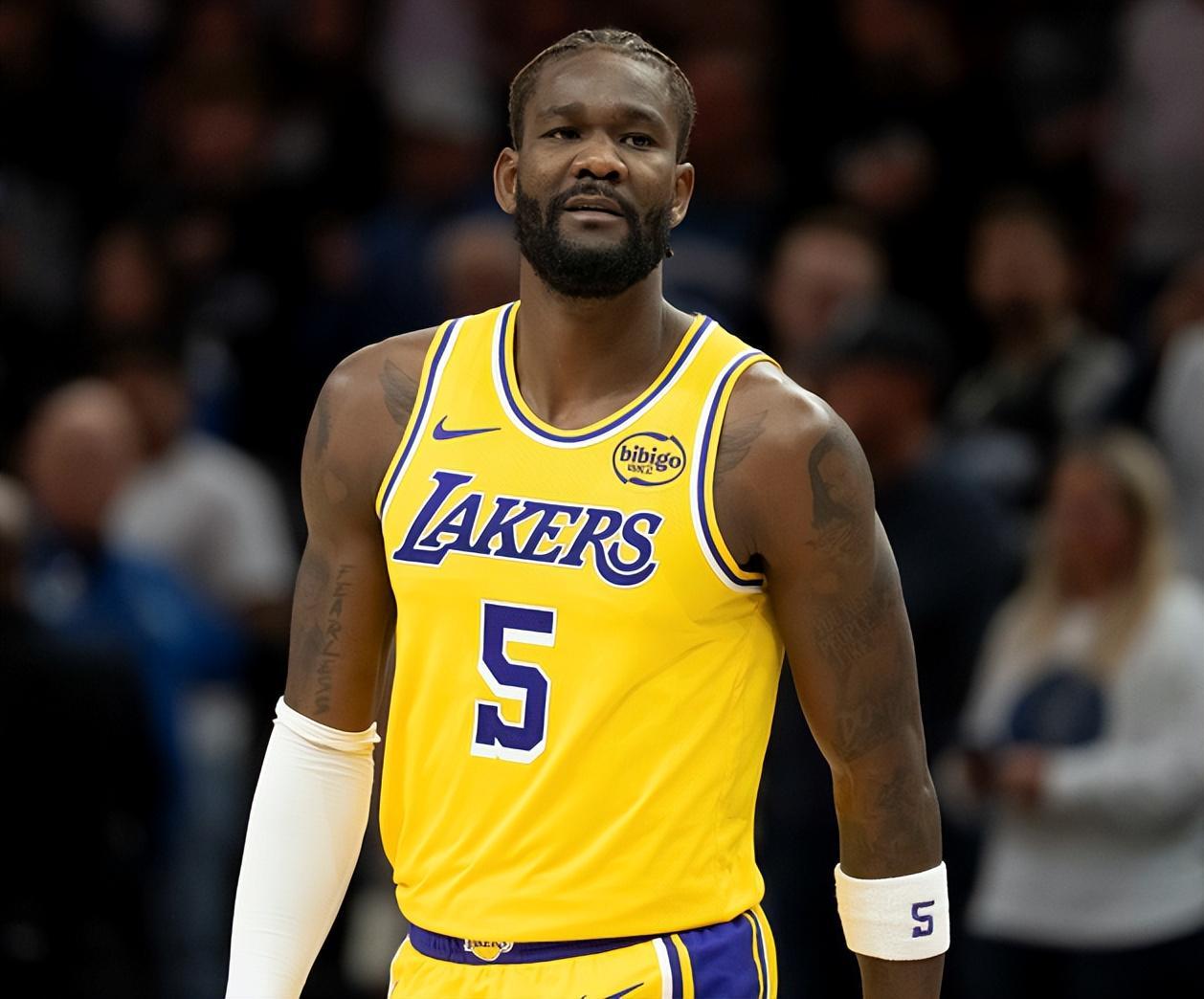 开云体育官网-20记三分球！整整逆转31分！东皇空砍68+12+10，湖人酝酿大交易