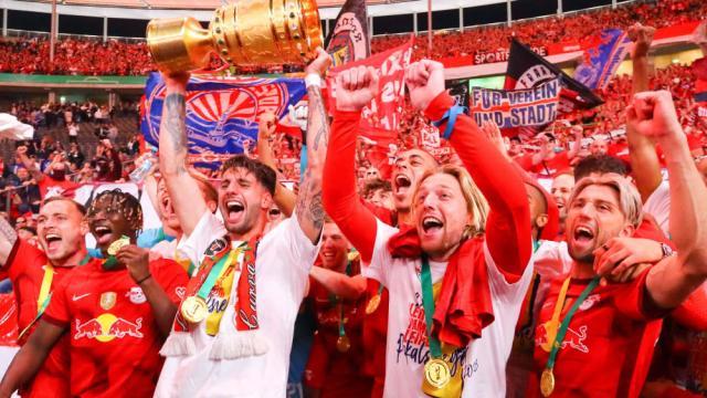 1685886049988000349.jpeg 开云登录入口地址-卫冕德国杯是迈向豪门的标志or分崩离析的开始?