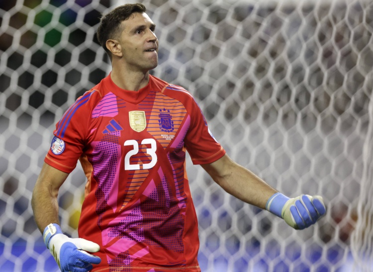 开云在线开户-罗马诺：国米并没有商谈引进大马丁，球员也无意冬窗离开维拉