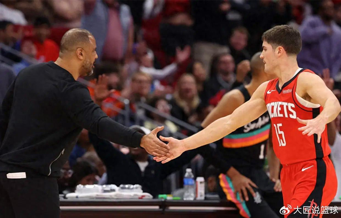 开云在线开户-谢泼德征服乌度卡！轰18分携手KD拯救申京 3大理由让他值得被重用|火箭|凯文·杜兰特|艾米-乌度卡|休斯敦火箭队|费城76人队_新浪体育_新浪新闻