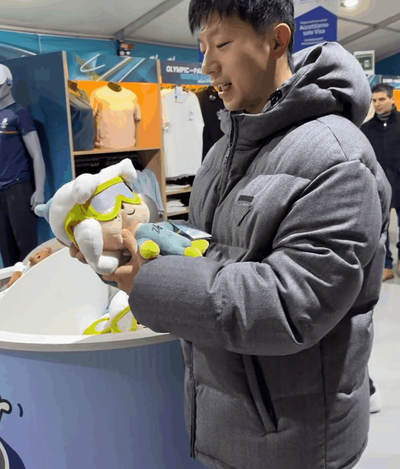 开云体育官网-马龙动图助阵冬奥，为中国冰雪健儿加油|冬奥会|龙队|米兰冬奥会|AC米兰|中国奥林匹克委员会_新浪体育_新浪新闻