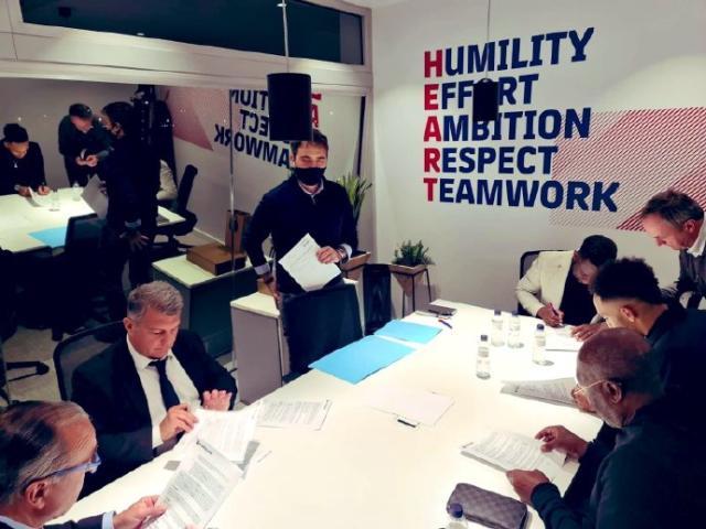 开云在线开户-奥巴梅扬与枪手解约，免签加盟巴萨并接受大幅降薪