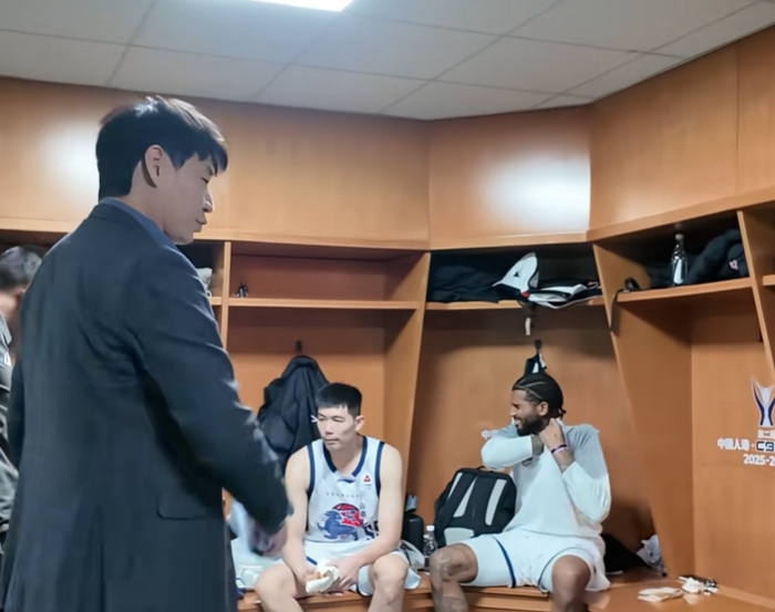 开云体育app-淘汰浙江更衣室！邱彪体恤外援，总结变认哥现场，与全队打成一片|山东队|浙江队|陈林坚|德雷克·鲍威尔|诺曼·鲍威尔_新浪体育_新浪新闻