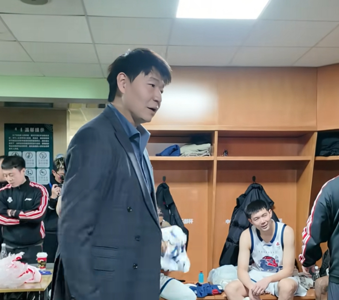 开云体育app-淘汰浙江更衣室！邱彪体恤外援，总结变认哥现场，与全队打成一片|山东队|浙江队|陈林坚|德雷克·鲍威尔|诺曼·鲍威尔_新浪体育_新浪新闻