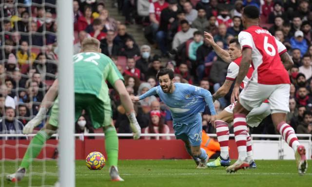 开云体育app-三重打击注定枪手被逆转 球迷：裁判该穿曼城球衣！