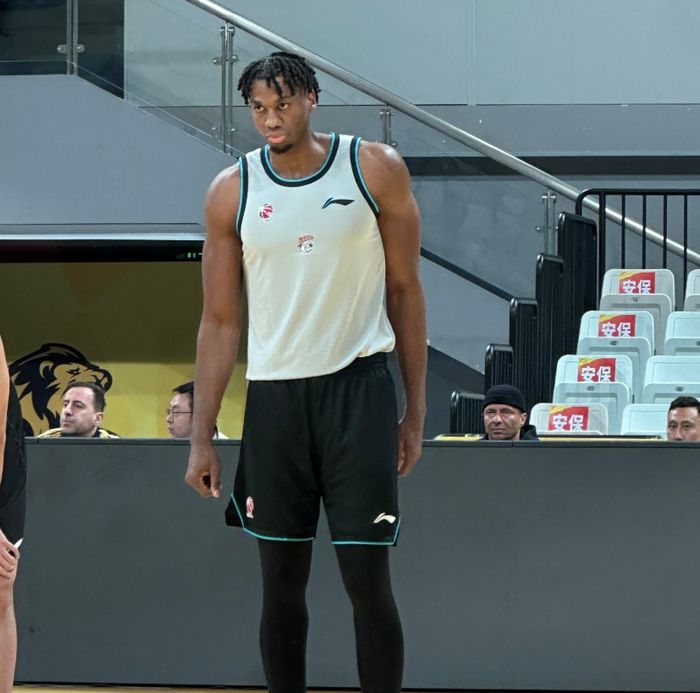 开云体育官网-上海热身险胜广厦！李添荣复出三分6中6，白边统治篮下！|浙江广厦|哈桑·怀特塞德|哈桑-怀特塞德|偰李永炜|胡金秋_新浪体育_新浪新闻