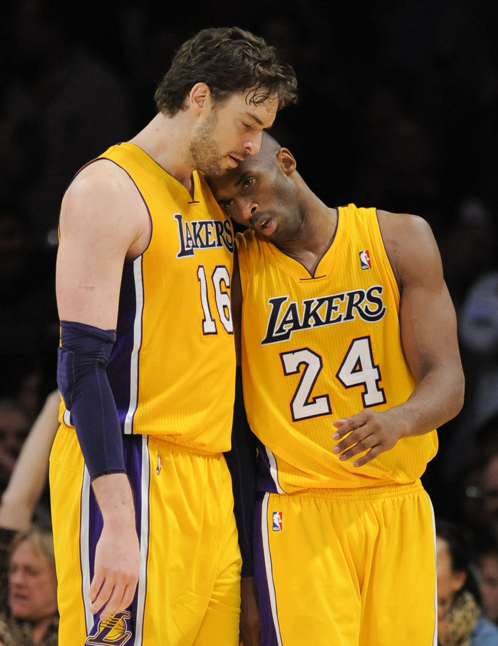 开云登录入口地址-连续50胜赛季！马刺一骑绝尘 宇宙勇第10 经典二人组三巨头齐上榜