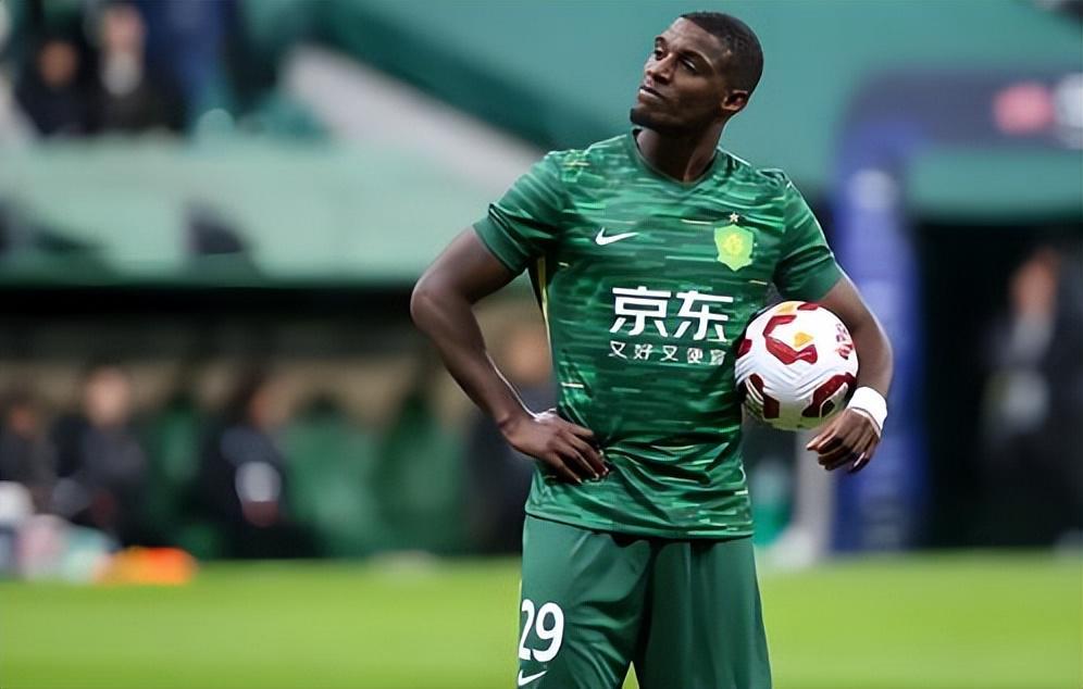 开云在线开户-国安队想跟这位中卫解约，球员经纪人为何却一言不发，引发热议