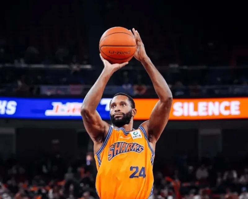 开云体育app-上海淘汰广东！弗格+三内齐爆，马典成惊喜，广东双外空砍63分！