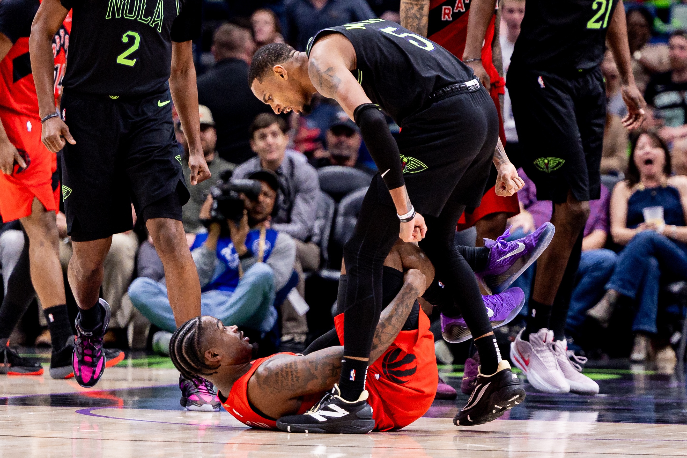 开云在线开户-给老粉撒币！德章泰·穆雷回馈球迷 将挑选几人每人发5000刀！