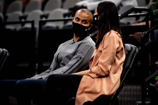 1620784371239090737.jpg 【现场】帕克现场督战 马刺打出赛季最佳比赛