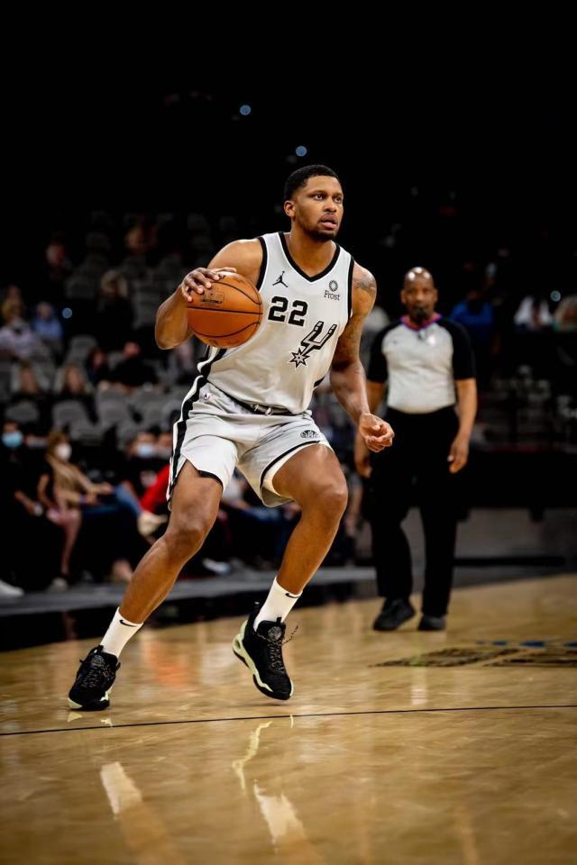 1620784504972013239.jpg 【现场】帕克现场督战 马刺打出赛季最佳比赛