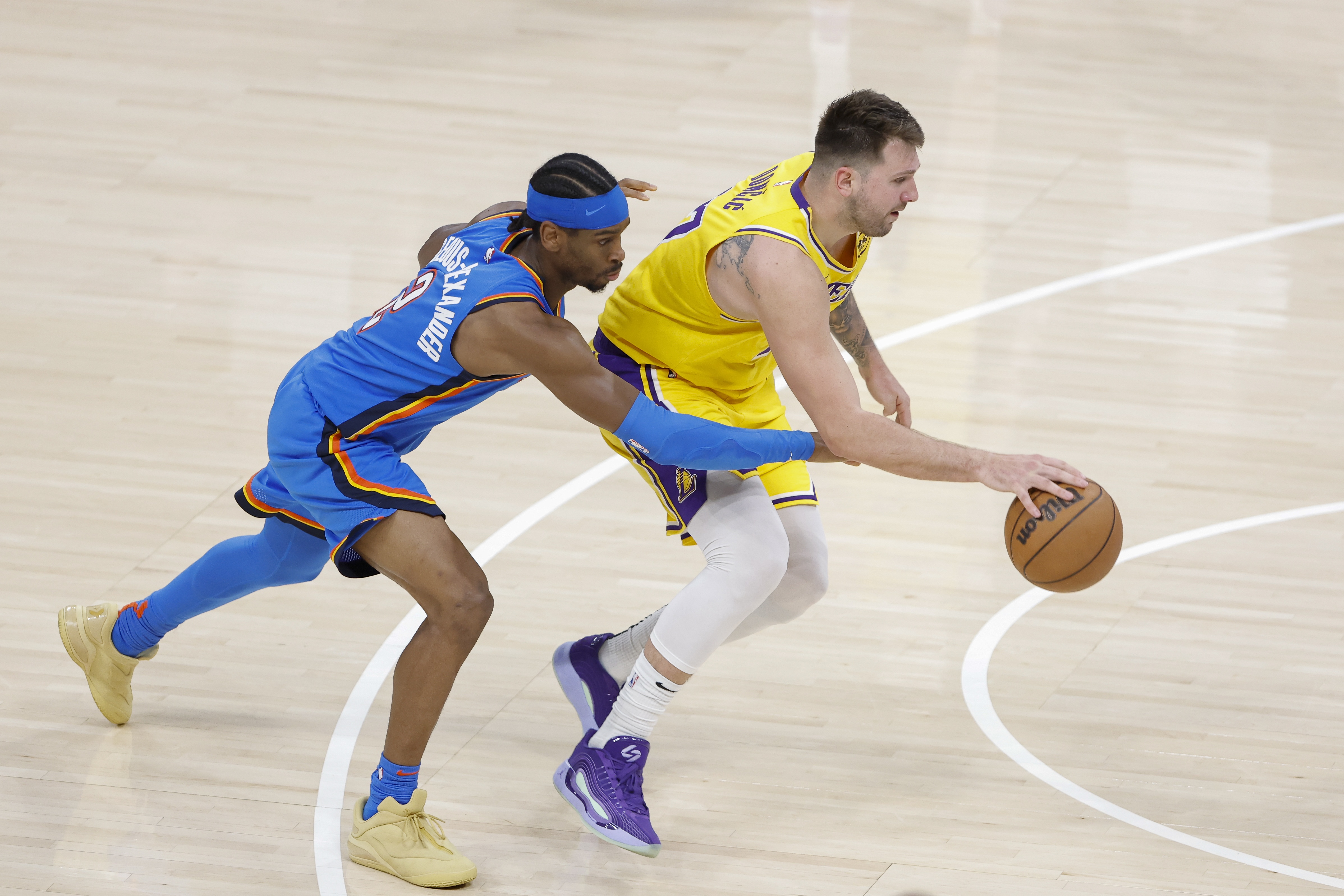 开云在线开户-太卷了！西部前三三月战绩：雷霆14-1 马刺14-2 湖人15-2